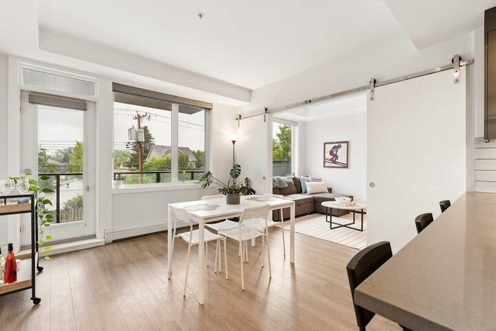 Property Photo:  1526 9 Avenue SE 203  AB T2G 0T7 