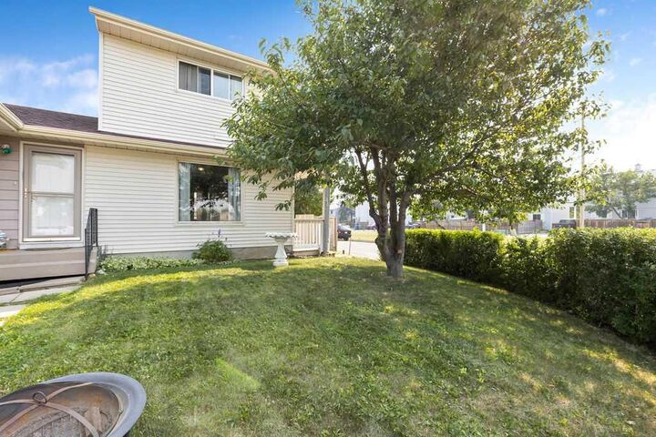 Property Photo:  44 Falwood Crescent NE  AB T3J 1E3 