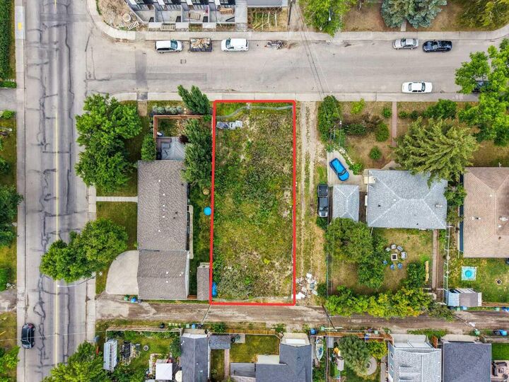 Property Photo: 2624 Granville Street SW AB T3E 4C9