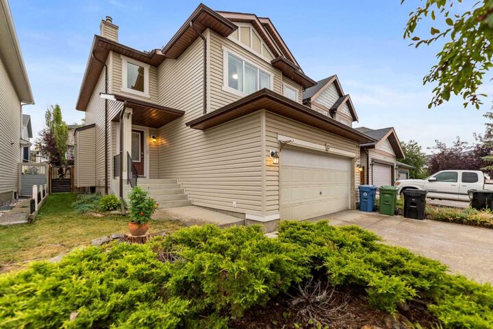 Property Photo: 10 Evansmeade Manor NW AB T3P 1B5