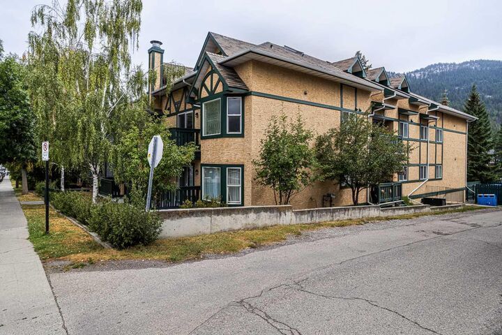 Property Photo: 110 Beaver Street 203 AB T1L 1C1