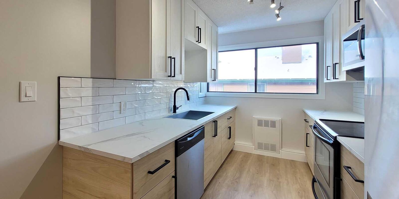 Property Photo: 2400 15 Street SW 29 AB T2T 5S3