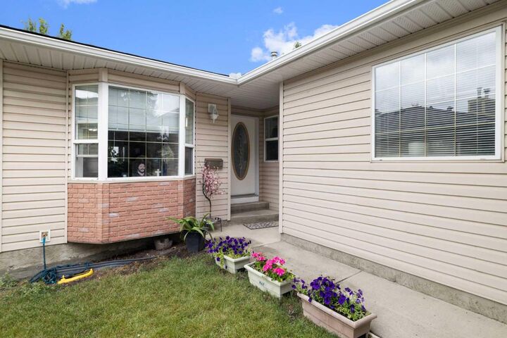 Property Photo: 100 Dovista Court SE AB T2B 3P4