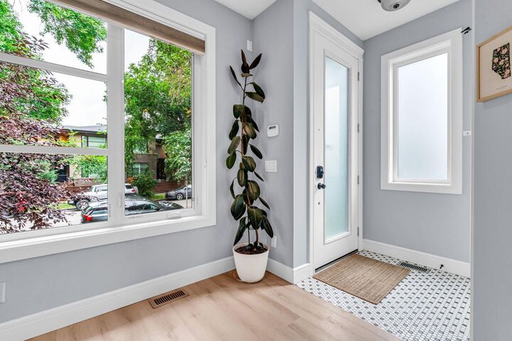 Property Photo: 309 12 Avenue NE 1 AB T2E 1A5