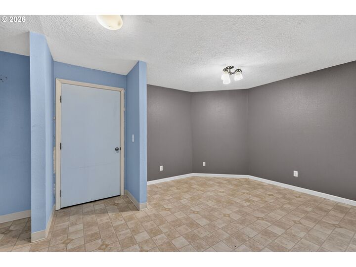 Property Photo:  8720 SW Tualatin Rd 210  OR 97062 