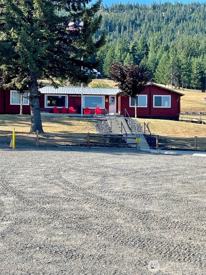 Property Photo:  1290  Rodeo Road  WA 98922 