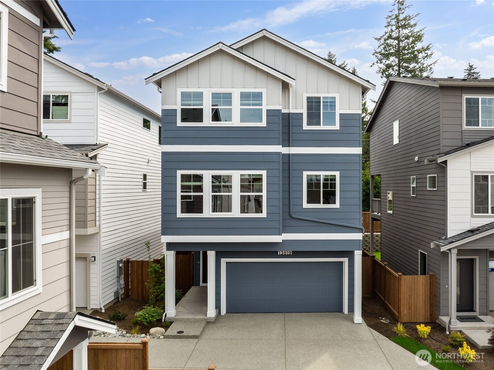 Property Photo:  1118  138th Place SW  WA 98087 