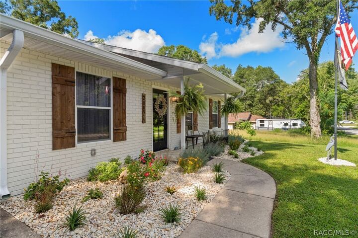 Property Photo: 20874 SW Robin Drive FL 34431