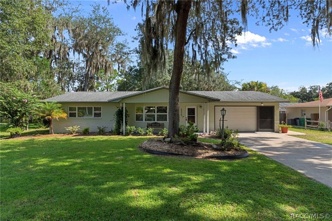 Property Photo:  9410 E Southgate Drive  FL 34450 