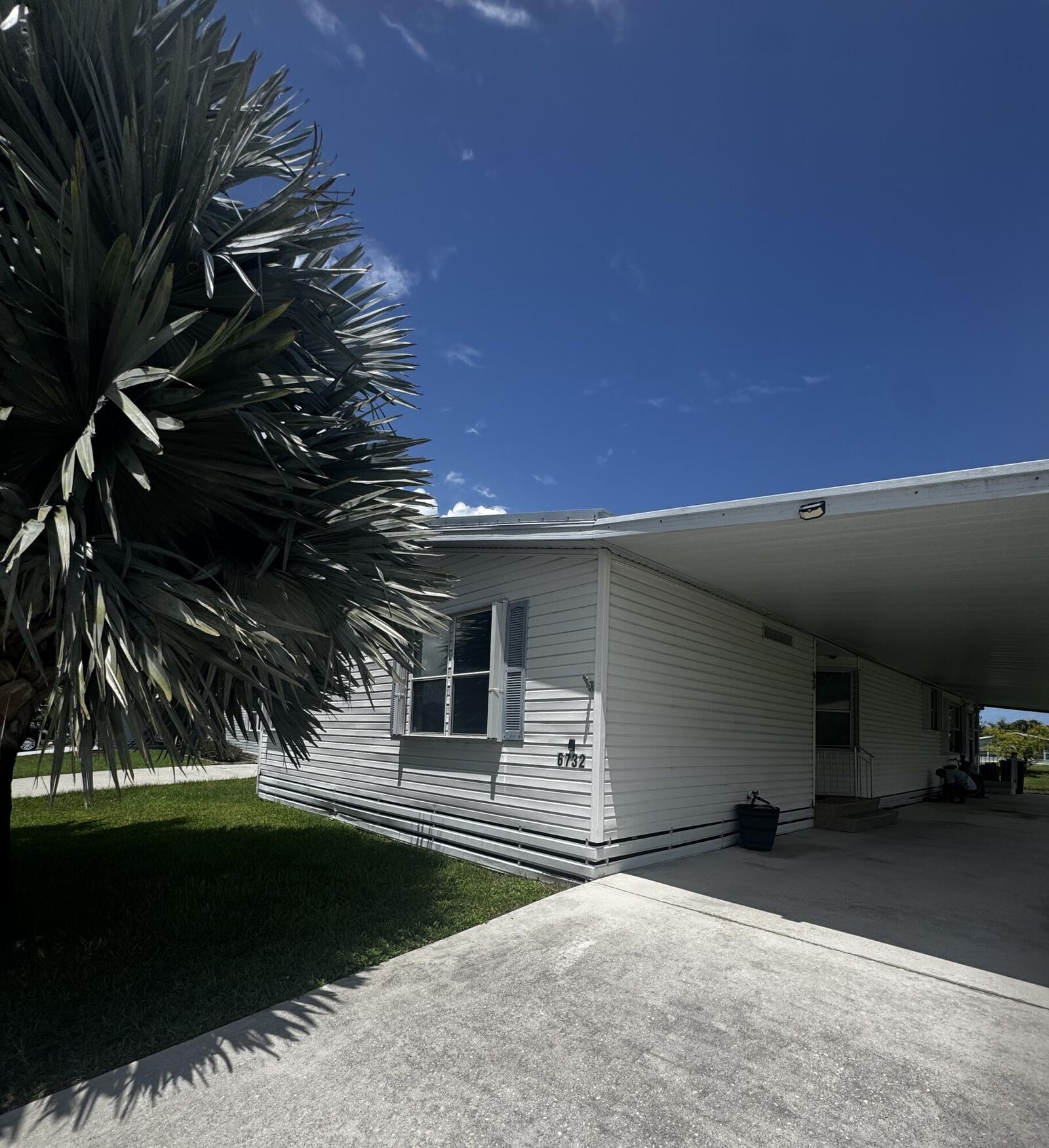 Property Photo: 6732 Sinsonte Court FL 34951