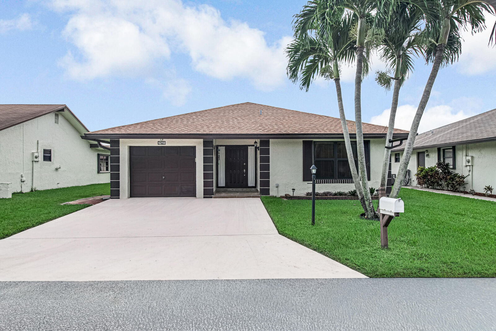 Property Photo:  6210 Olivewood Circle  FL 33463 
