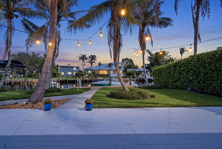 Property Photo:  1719 SW Dyer Point Road  FL 34990 