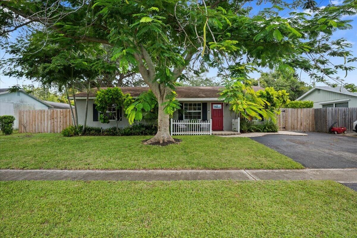 Property Photo:  710 Cree Street  FL 33458 