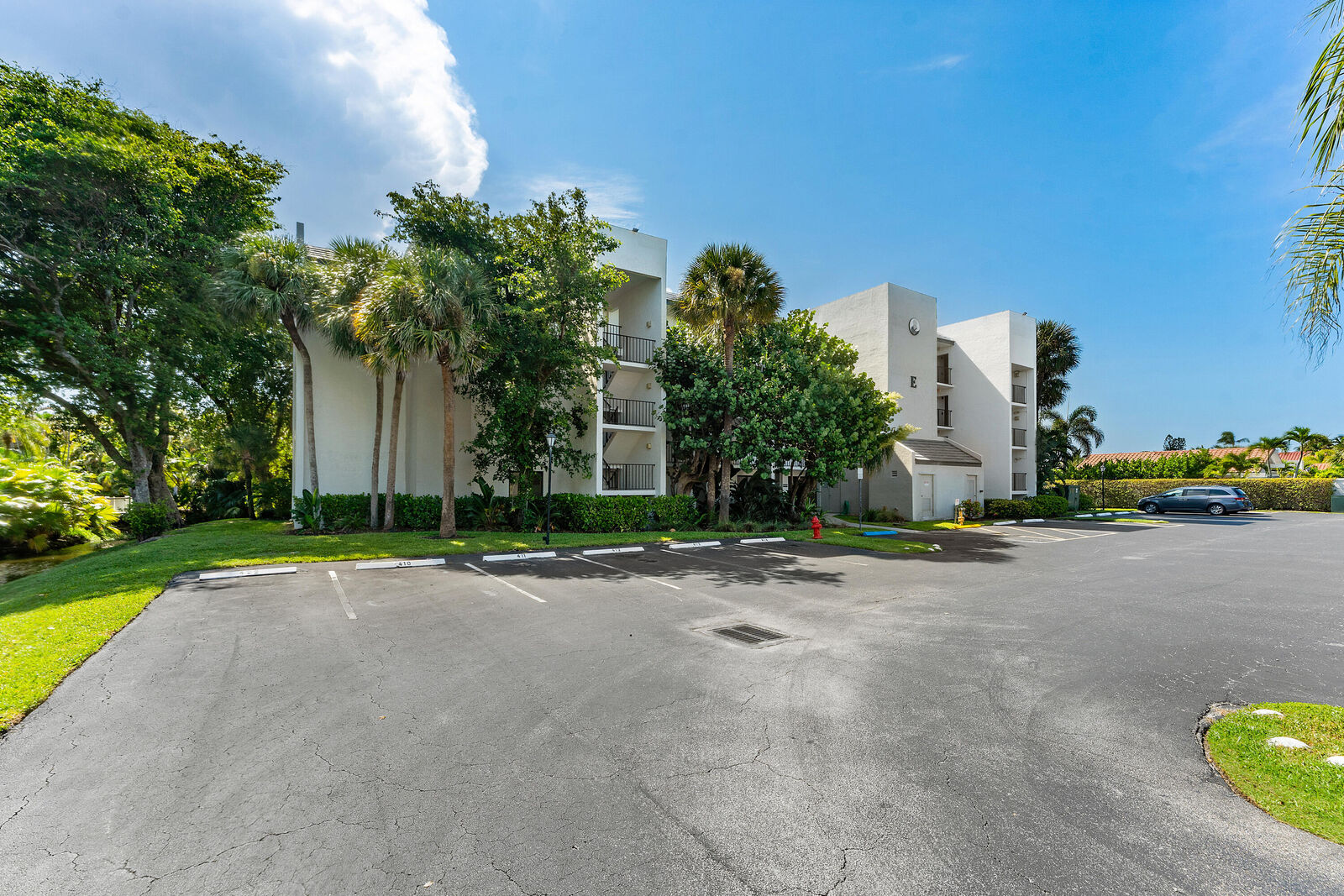 Property Photo:  1605 S US Highway 1 E204  FL 33477 