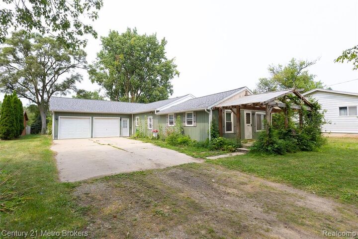 Property Photo: 3063 Stockbridge Street MI 48506
