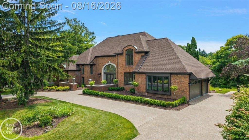 Property Photo:  4585 Kiftsgate Bend  MI 48302 