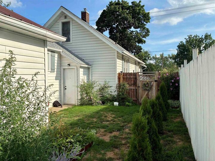 Property Photo: 1620 W Main Street MI 48867