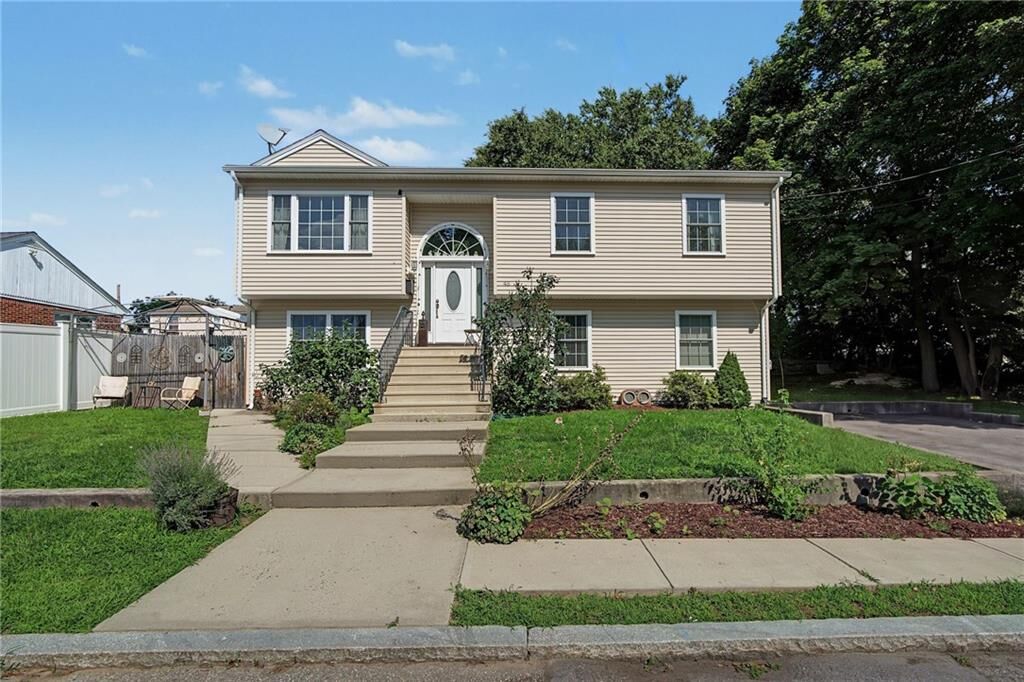 Property Photo:  45 Oakwood Avenue  RI 02909 