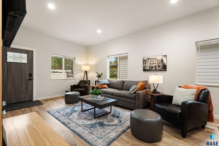 Property Photo: 1306 S Norton Ave SD 57105