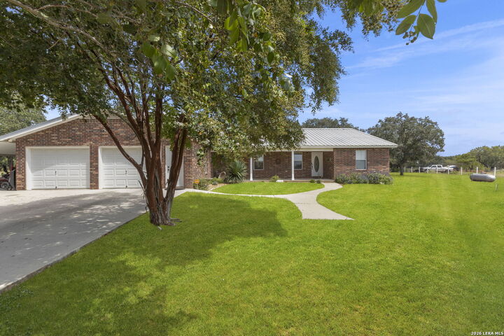 Property Photo: 172 Meadow Lake Dr TX 78155