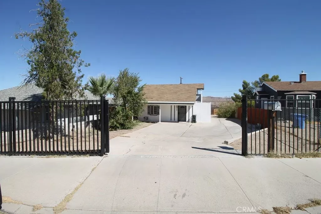 Property Photo:  921 Flora  CA 92311 