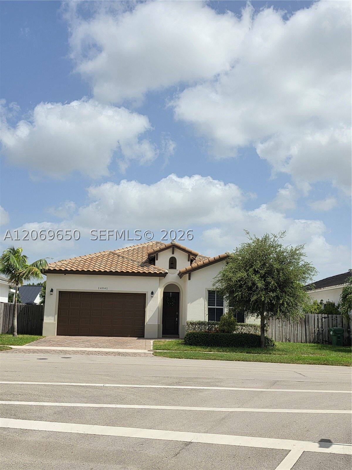 Property Photo:  
