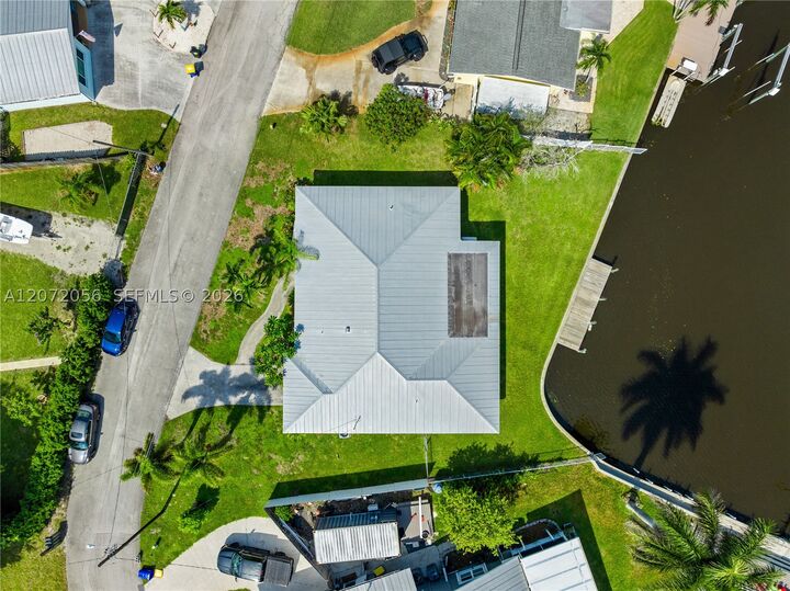 Property Photo: 216 SW Cabana Point Cir FL 34994