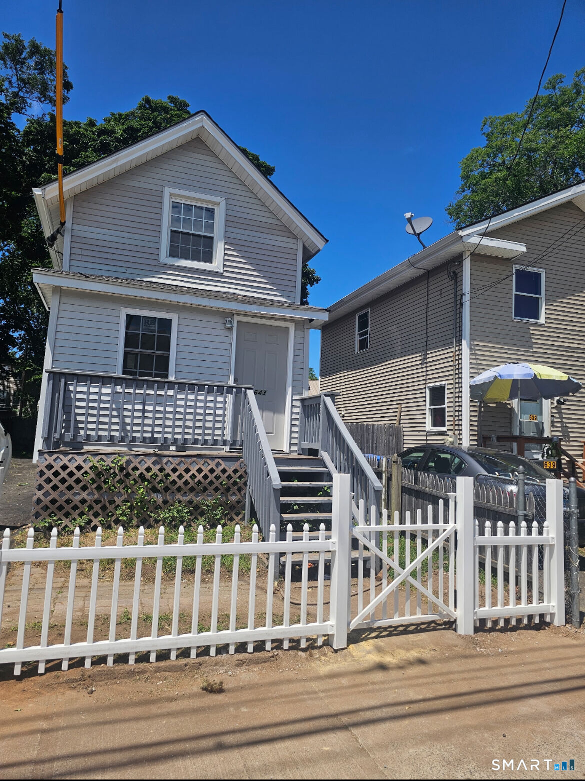 Property Photo:  