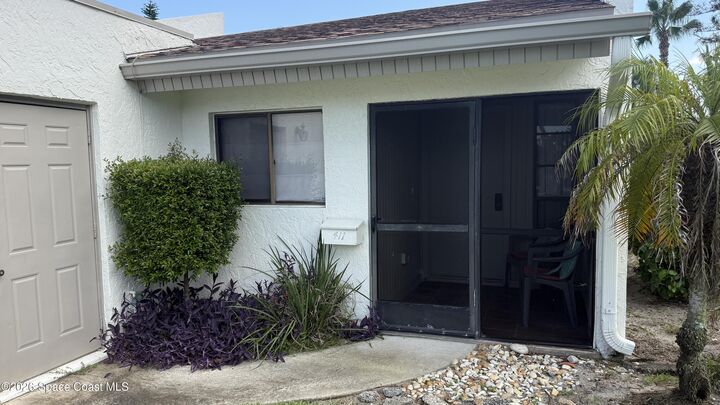 Property Photo:  411 Hawthorne Court  FL 32937 
