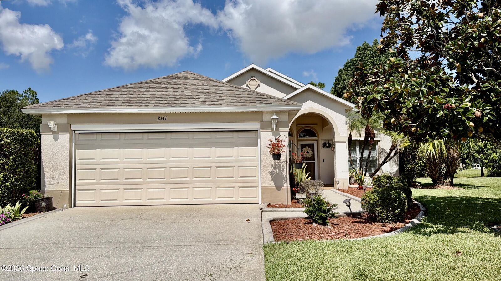 Property Photo:  2141 Chinaberry Circle SE  FL 32909 