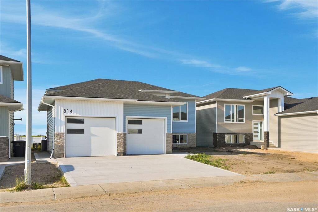 Property Photo: 824 Ballesteros Crescent SK S0K 4S0