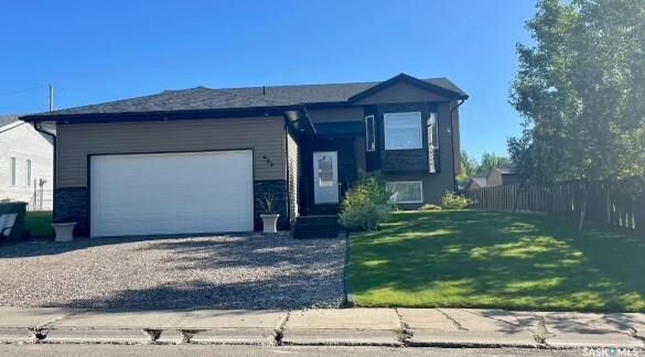 Property Photo: 903 Sinotte Street SK S0J 1L0