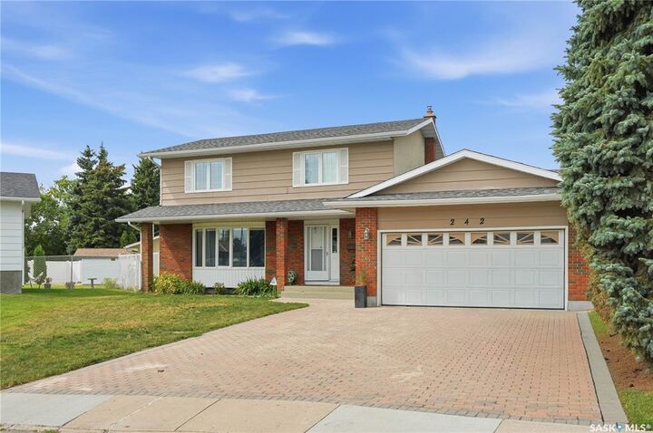 Property Photo: 242 Auld Crescent SK S7H 4W9