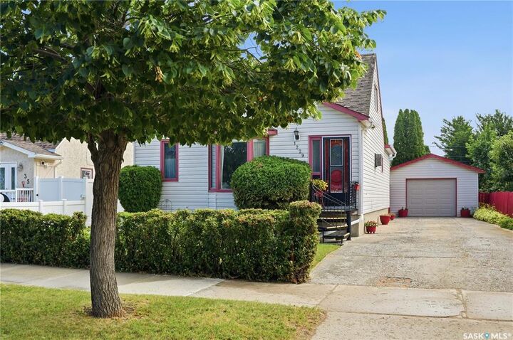 Property Photo: 1229 Willow Avenue SK S6H 1H1