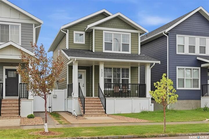 132 Rosewood Boulevard E — photo 1