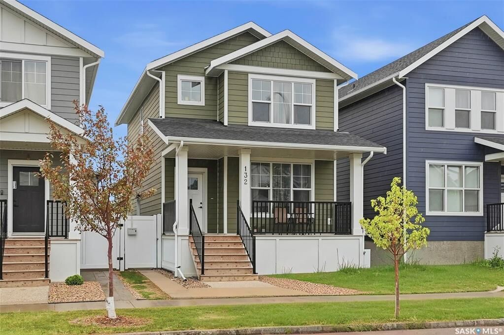 Property Photo: 132 Rosewood Boulevard E SK S7V 0Y7
