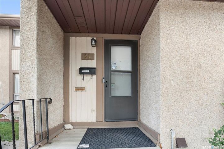 Property Photo:  1128 McKercher Drive 21  SK S7H 4Y7 