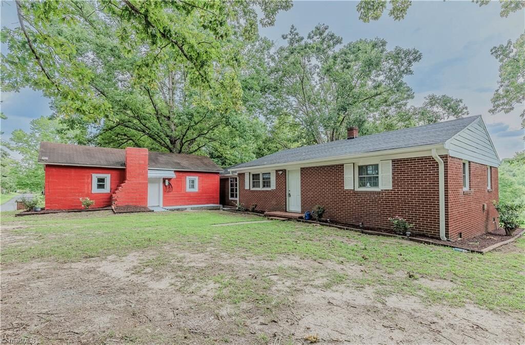 Property Photo: 3226 Jidemi Road NC 27406