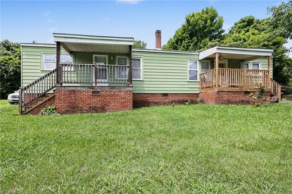 Property Photo:  809 Arthur Avenue  NC 27263 