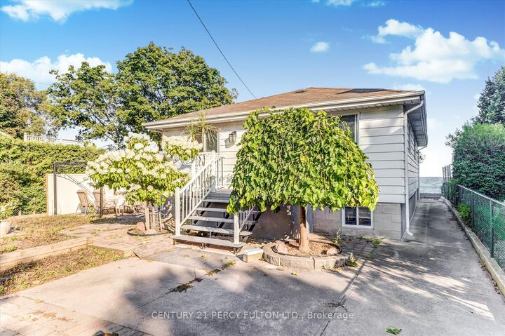 Property Photo:  135 Cedar Crest Beach Road  ON L1C 3K3 