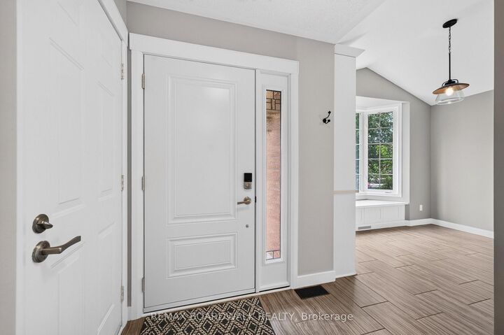 Property Photo: 22 Burnstead Crescent ON K2M 2T7
