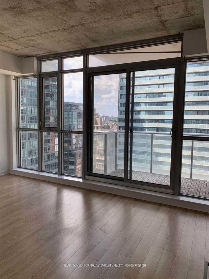 Property Photo:  375 King Street W 1808  ON M5V 1K1 