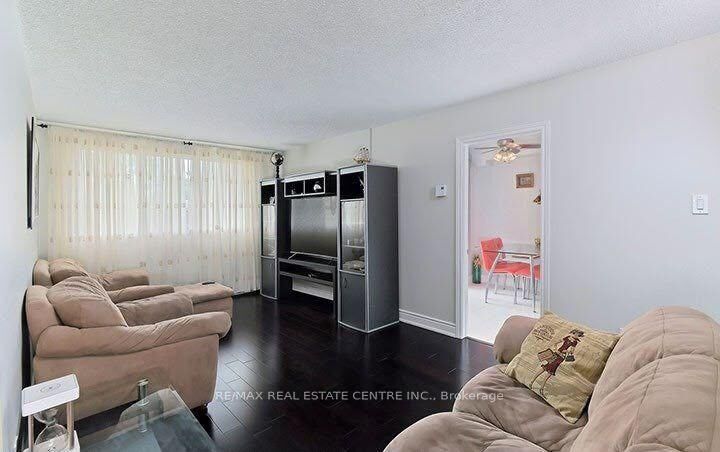 Property Photo: 2170 Bromsgrove Road 200 ON L5J 4J2