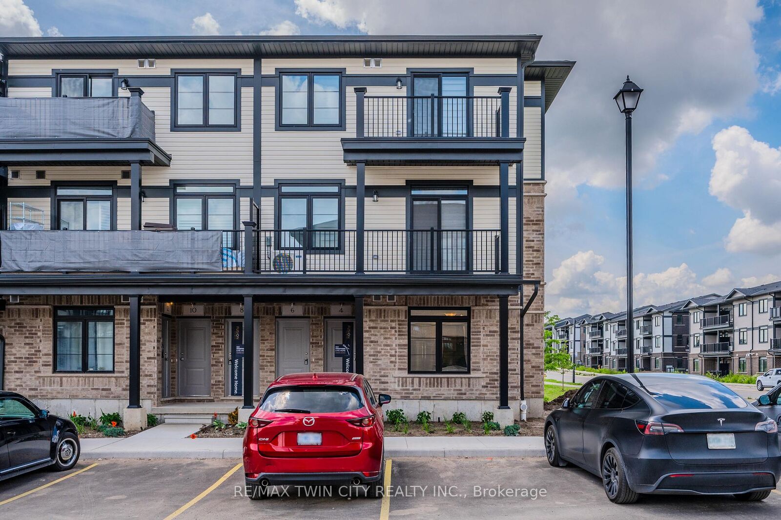 Property Photo: 39 Lomond Lane ON N2R 0T6