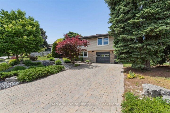 Property Photo: 138 Blueridge Avenue ON N2M 4E1