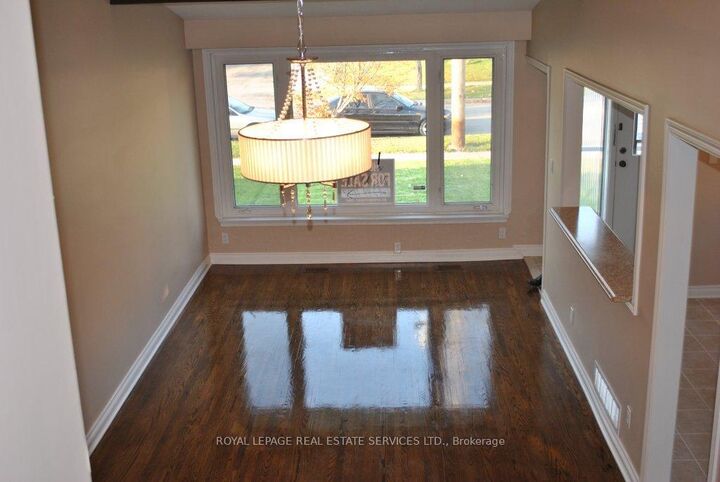 Property Photo:  67 Lanyard Road 1  ON M9M 1Y8 