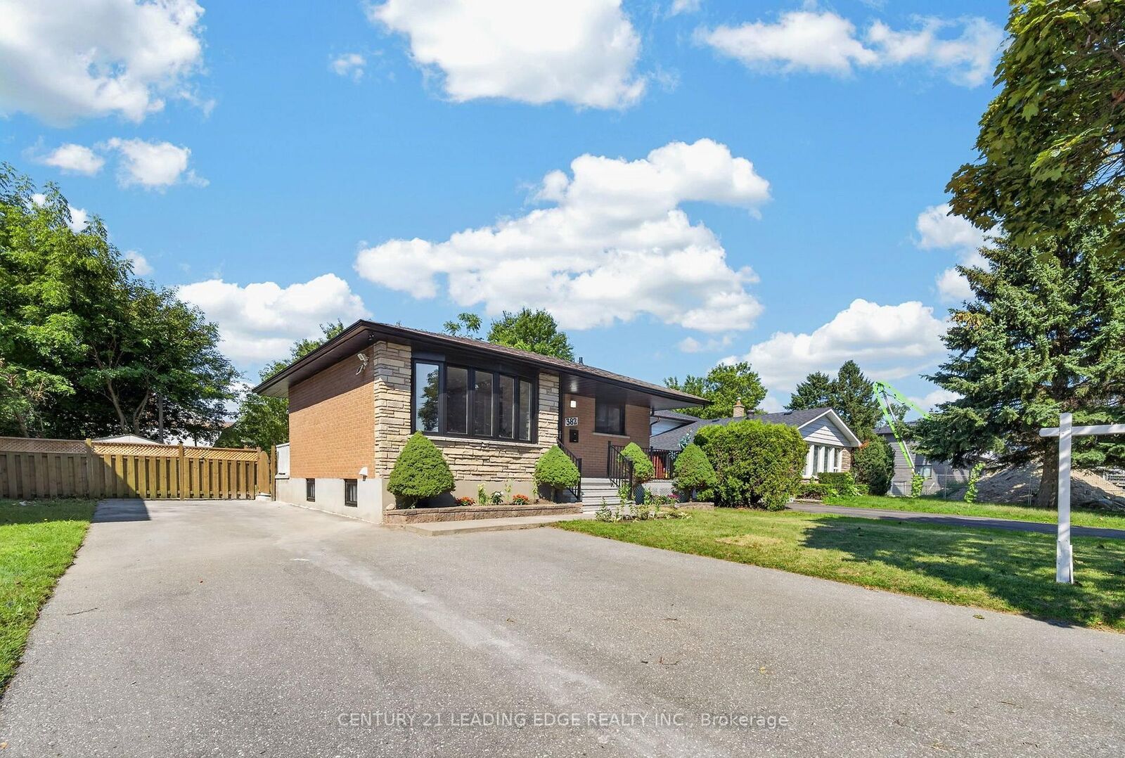Property Photo: 382 Fairlawn Street ON L1J 4R3