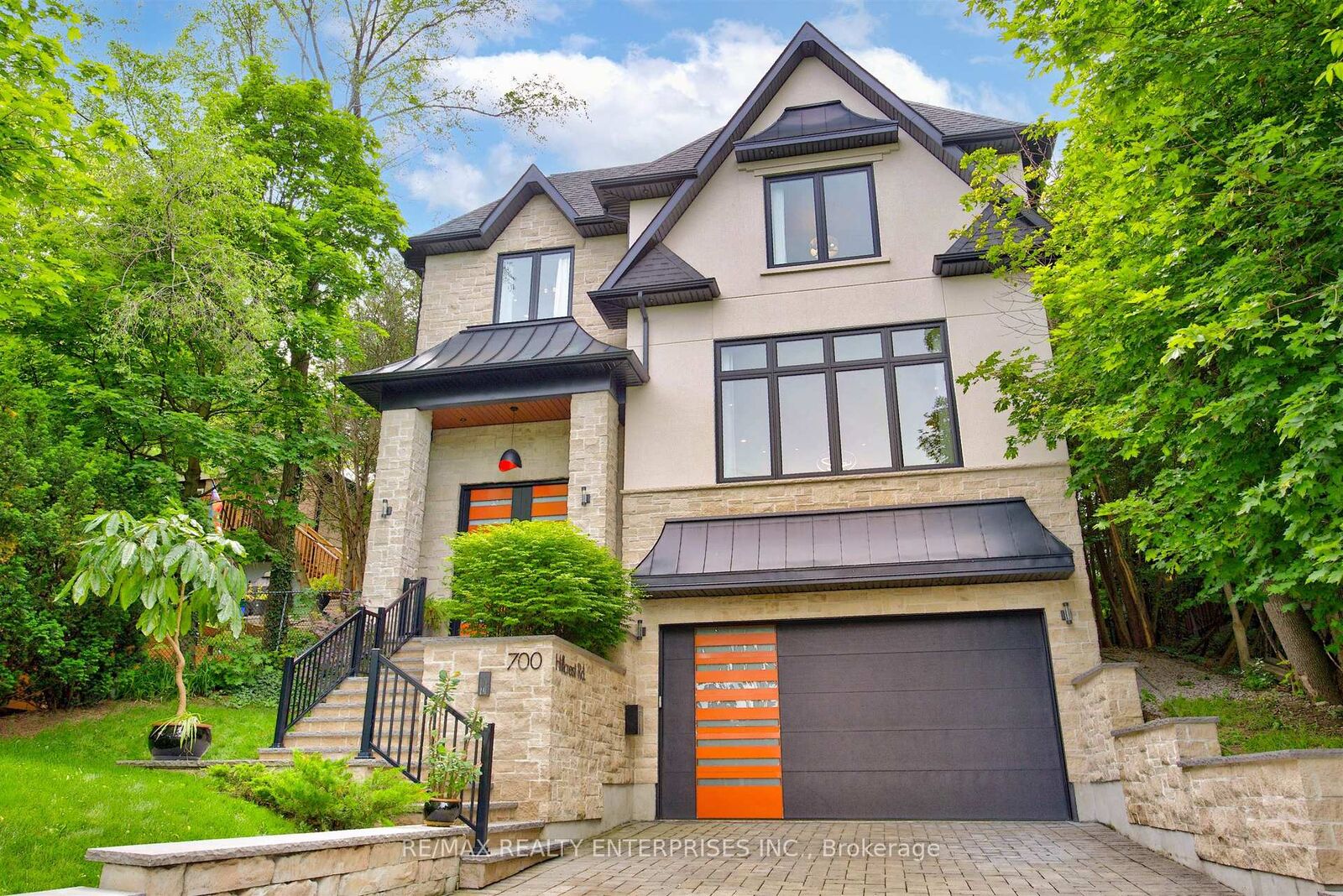 Property Photo: 700 Hillcrest Road ON L1W 2P1