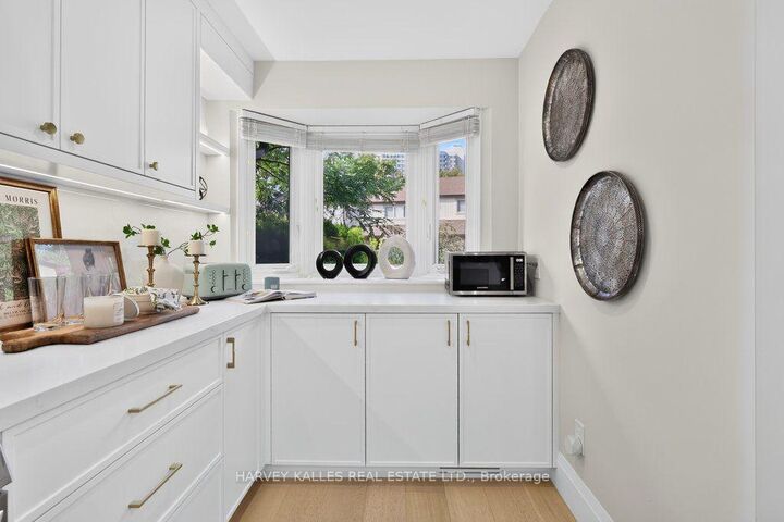 Property Photo: 1160 Walden Circle 1 ON L5J 4J9
