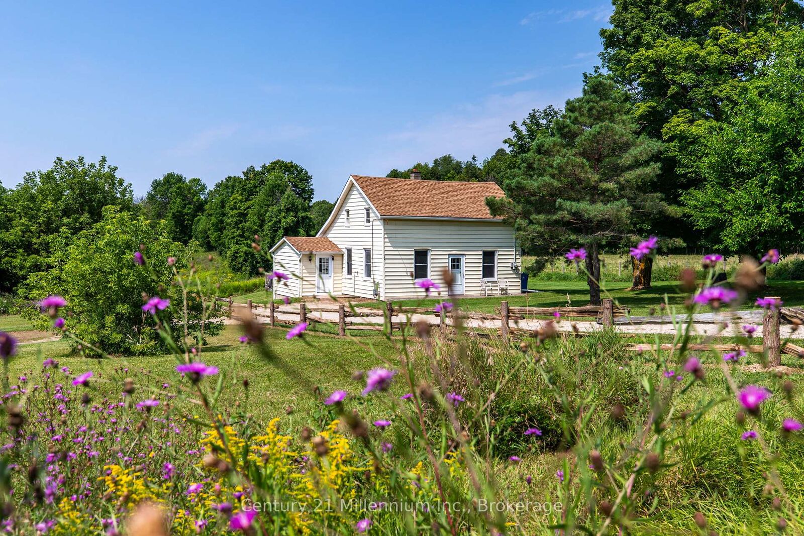 Property Photo: 306 David Winkler Parkway ON N0G 2M0